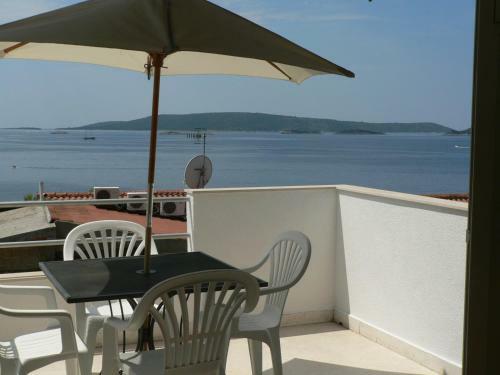 Apartment Vesa - By The Sea