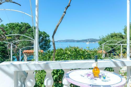 House Ela