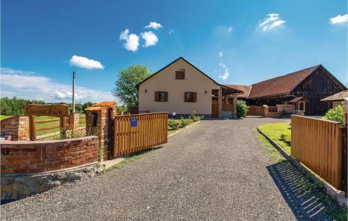 Two-bedroom Holiday Home In Bosiljevo
