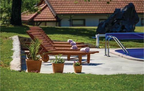 Two-bedroom Holiday Home In Bosiljevo