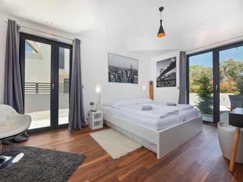 Luxury Villa With Private Pool In Labinci