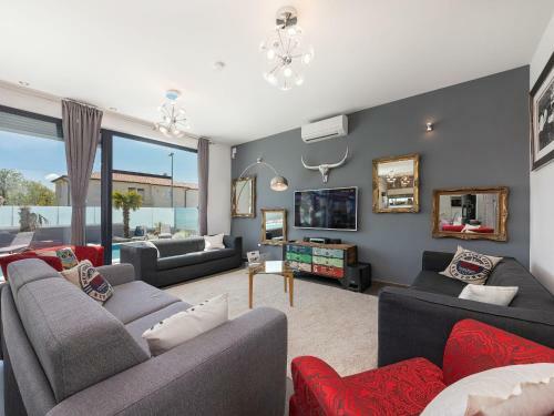 Luxury Villa With Private Pool In Labinci