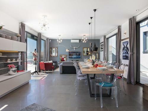 Luxury Villa With Private Pool In Labinci