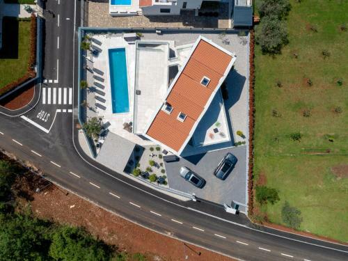 Luxury Villa With Private Pool In Labinci