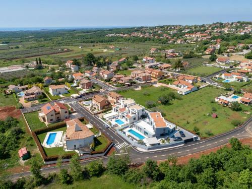 Luxury Villa With Private Pool In Labinci