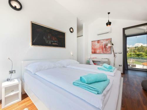 Luxury Villa With Private Pool In Labinci