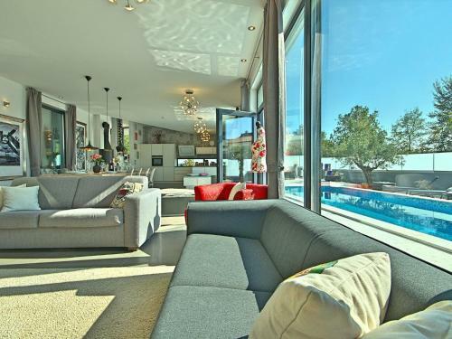 Luxury Villa With Private Pool In Labinci