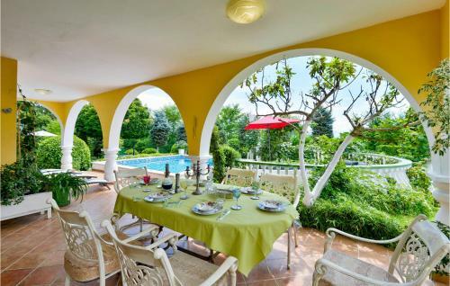 Five-bedroom Holiday Home In Sv.kriz Zacretje