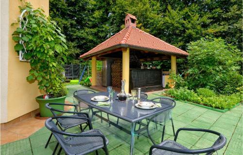 Five-bedroom Holiday Home In Sv.kriz Zacretje