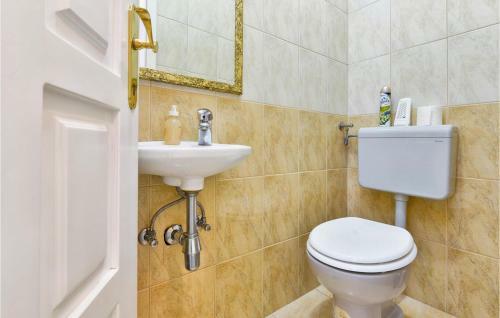 Five-bedroom Holiday Home In Sv.kriz Zacretje