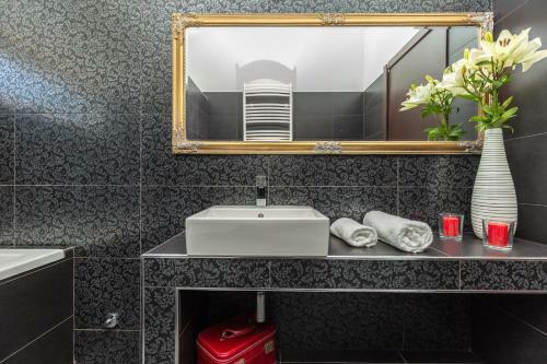 Green Hills Apartment