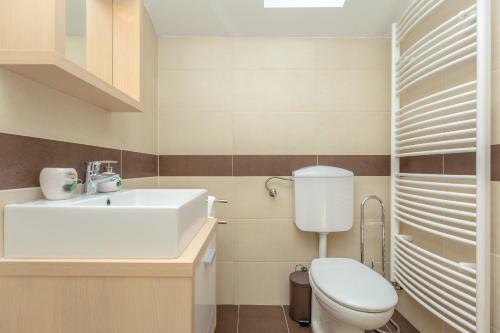 Green Hills Apartment