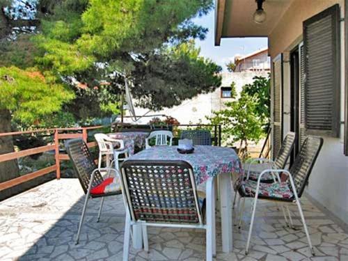 Apartment Neno Grebastica