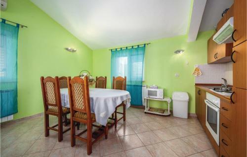 Two-bedroom Apartment In Sv.lovrec