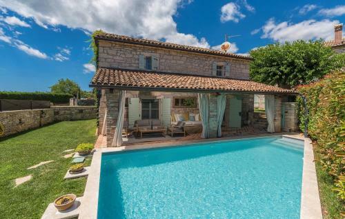Charming Stone Villa Pakich With Private Pool