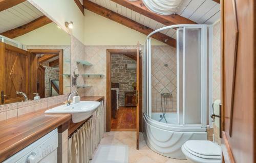 Charming Stone Villa Pakich With Private Pool