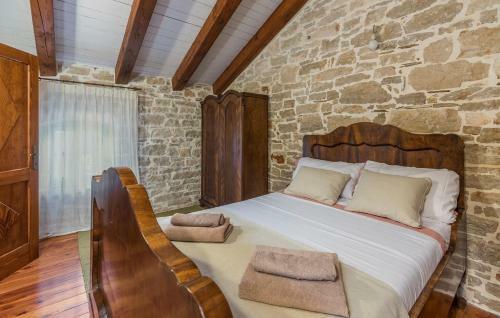 Charming Stone Villa Pakich With Private Pool