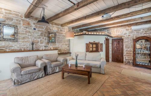 Charming Stone Villa Pakich With Private Pool