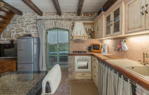 Charming Stone Villa Pakich With Private Pool