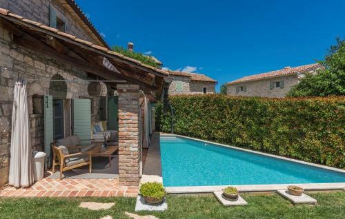 Charming Stone Villa Pakich With Private Pool