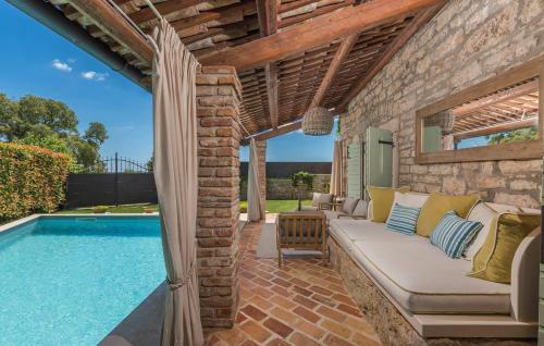 Charming Stone Villa Pakich With Private Pool