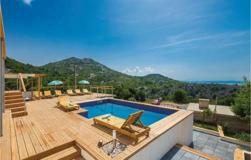 Four-bedroom Holiday Home In Lukovo