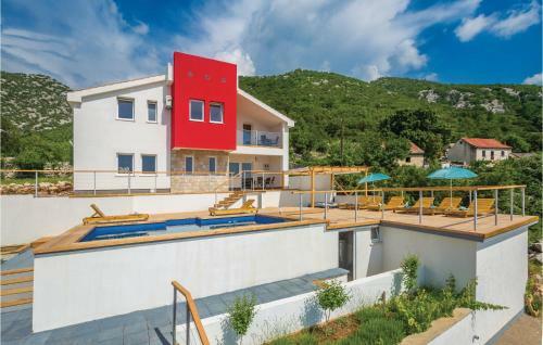 Four-bedroom Holiday Home In Lukovo