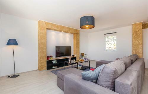 Four-bedroom Holiday Home In Lukovo