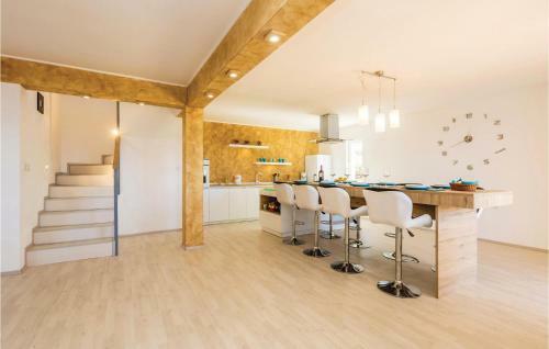 Four-bedroom Holiday Home In Lukovo