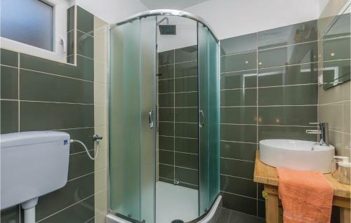 Four-bedroom Holiday Home In Lukovo