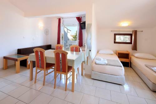 City Pool Apartments Novalja