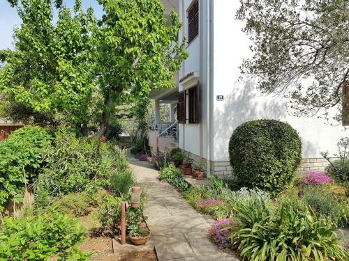 Apartments Monica Novalja