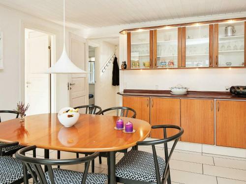 Three-bedroom Holiday Home In Glesborg 3