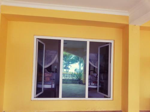 Hostal Bwejuu Beach Palm Villa
