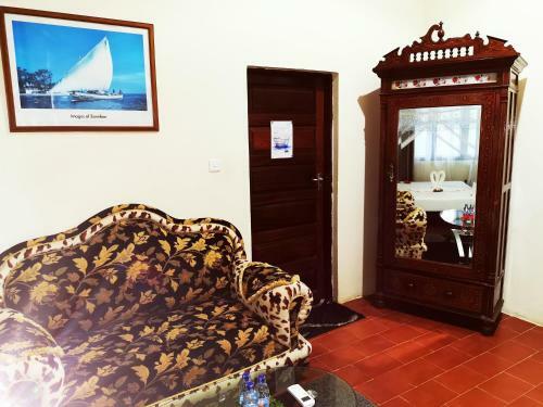 Hostal Bwejuu Beach Palm Villa