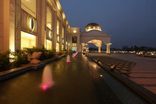 Hotel Ramada By Wyndham Lucknow