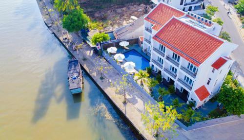 Villa Riverside White House Hotel