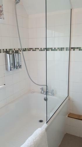 Hostal Sadlers Guest House