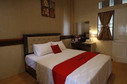 Hostal Reddoorz Plus Near Universitas Sumatera Utara