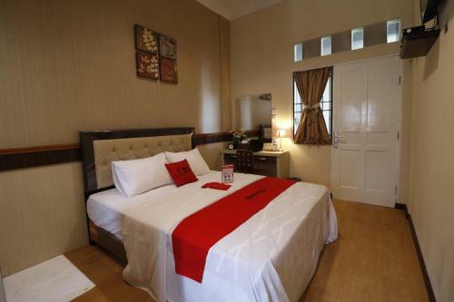 Hostal Reddoorz Plus Near Universitas Sumatera Utara