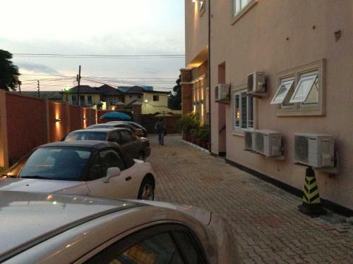 Hotel Grandbee Suites