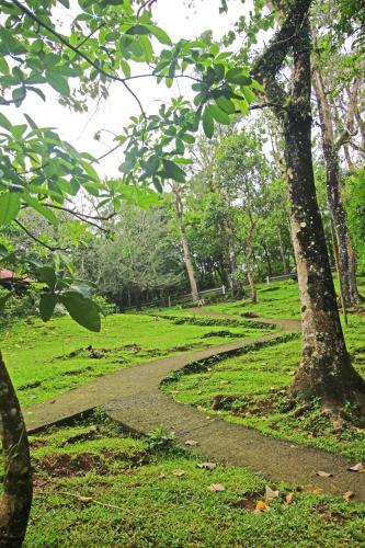 Hotel Caliraya Resort Club