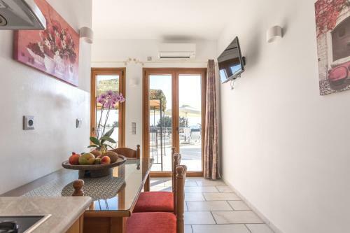 Ariadne Apartment In Plaka Beach