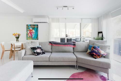 Stunning Burleigh Beach Apartment