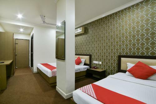 Hotel Oyo 4376 Imax Inn