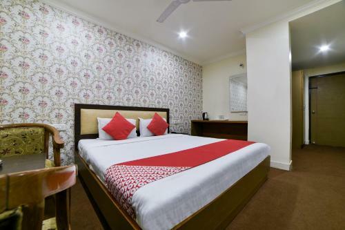 Hotel Oyo 4376 Imax Inn