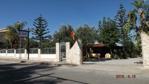 Hostal Europa Rooms And Restaurant