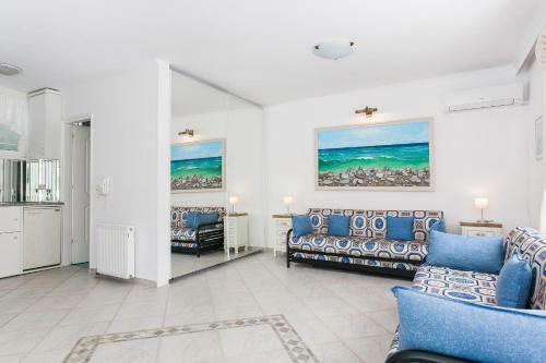 Summer Flat Steps To Beach With Garden & Sea View