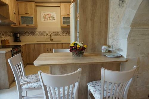 Ioanna House