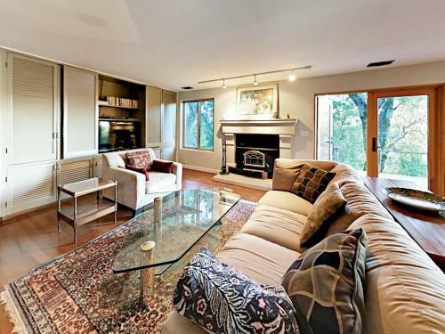Wooded 1br + Loft, Near Wineries Home